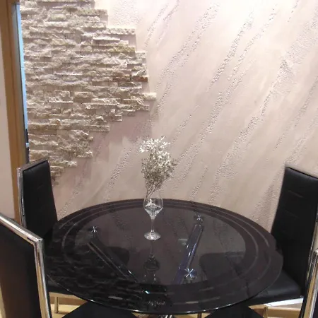 S33 Pekovic 公寓 *