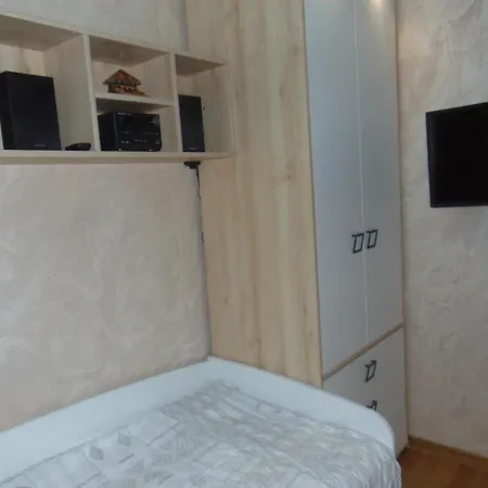 S33 Pekovic 公寓 *