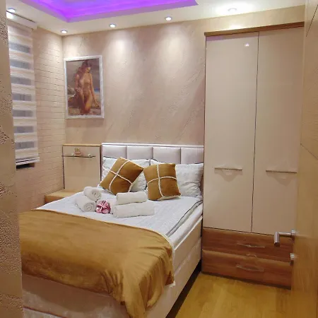 S33 Pekovic 公寓 *